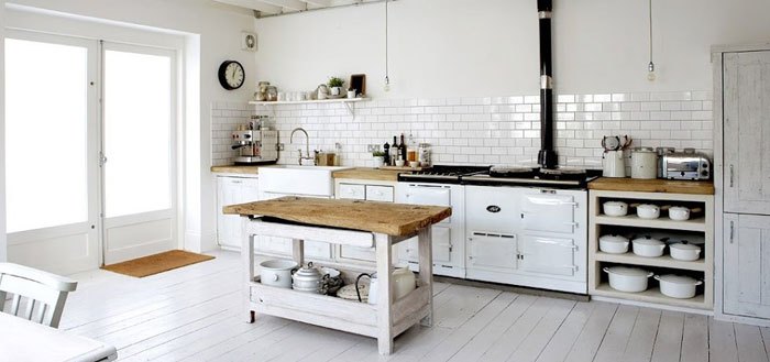 Дощатый пол на кухне в скандинавском стиле