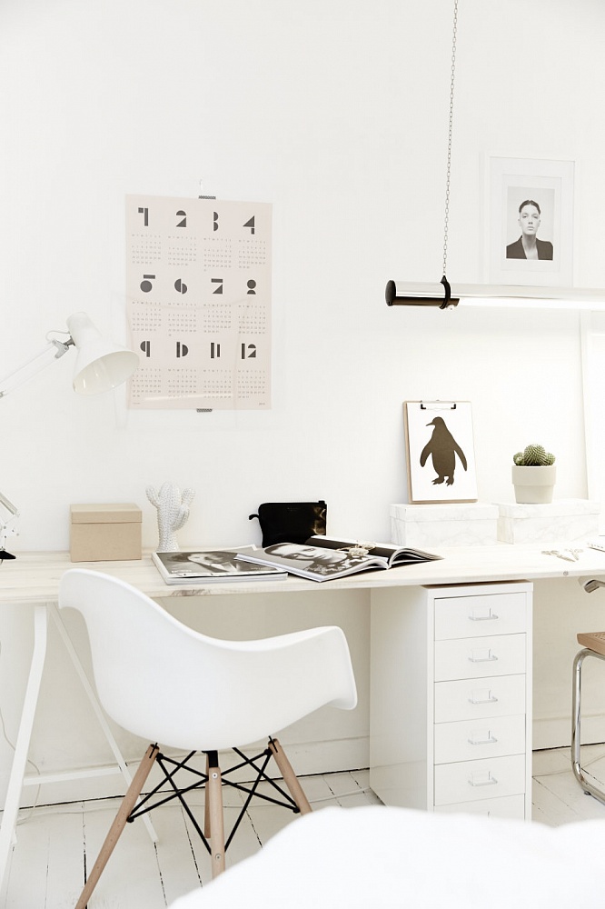 Белый кабинет в сканди стиле для любителей минимализма